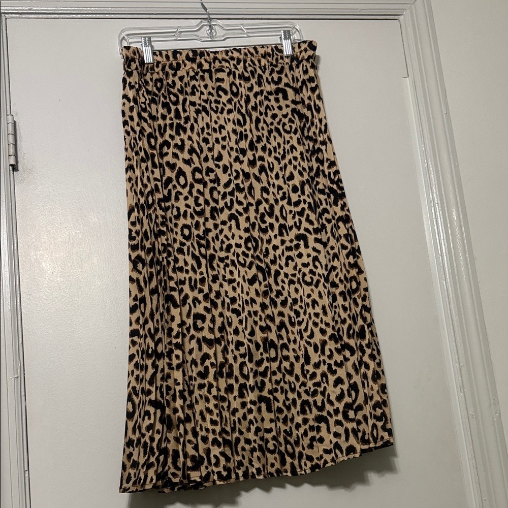 Leopard Print Pleated Skirt